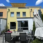 Reihenhaus Inmitten Der Stadt